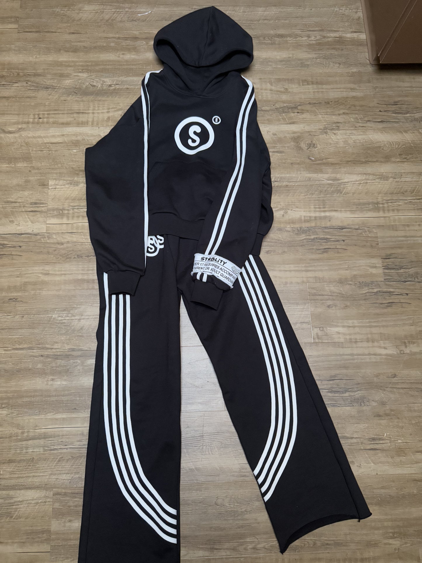 stable uniform sweat suit